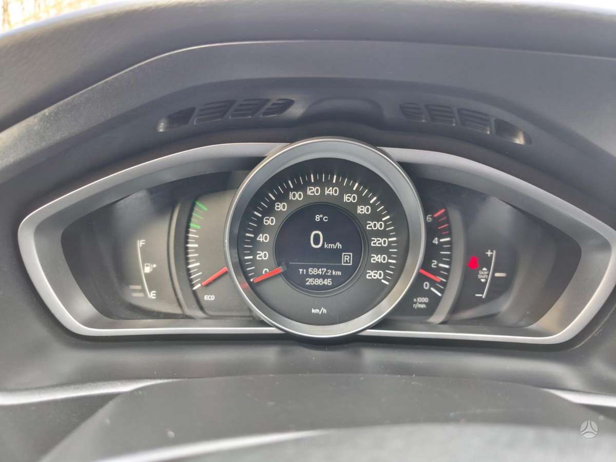 Volvo V40, 1.6 l., hatchback