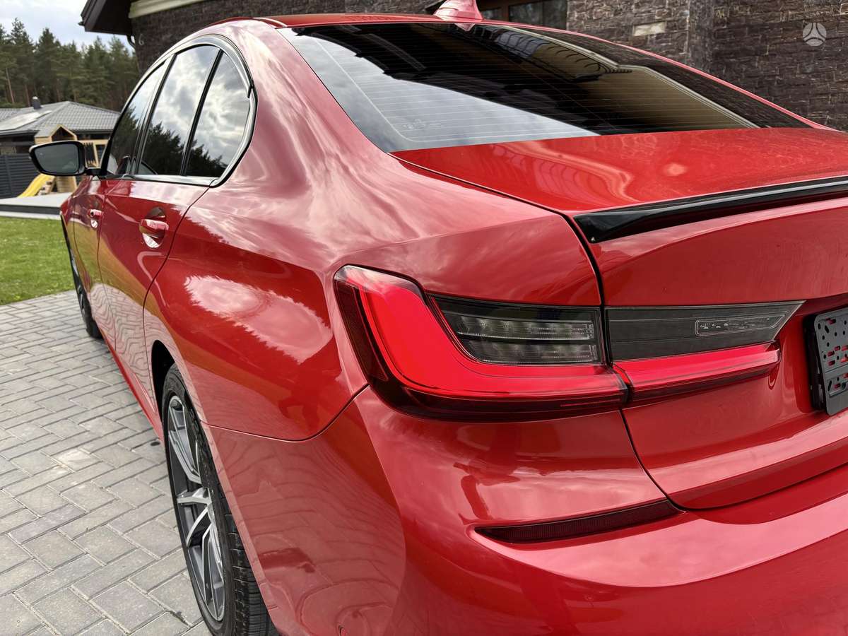 BMW 330, 2.0 l., Седан