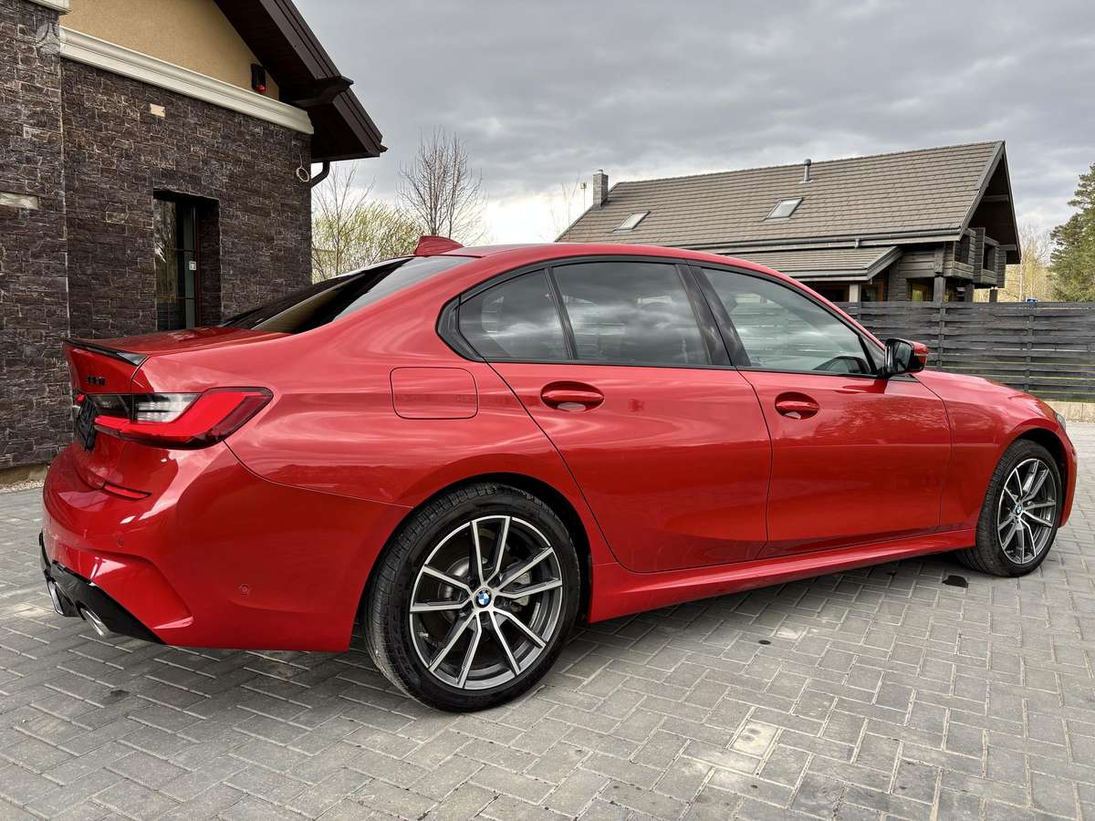 BMW 330, 2.0 l., Седан