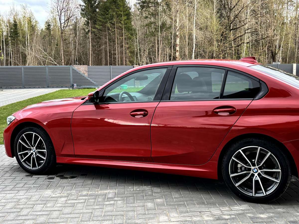 BMW 330, 2.0 l., Седан