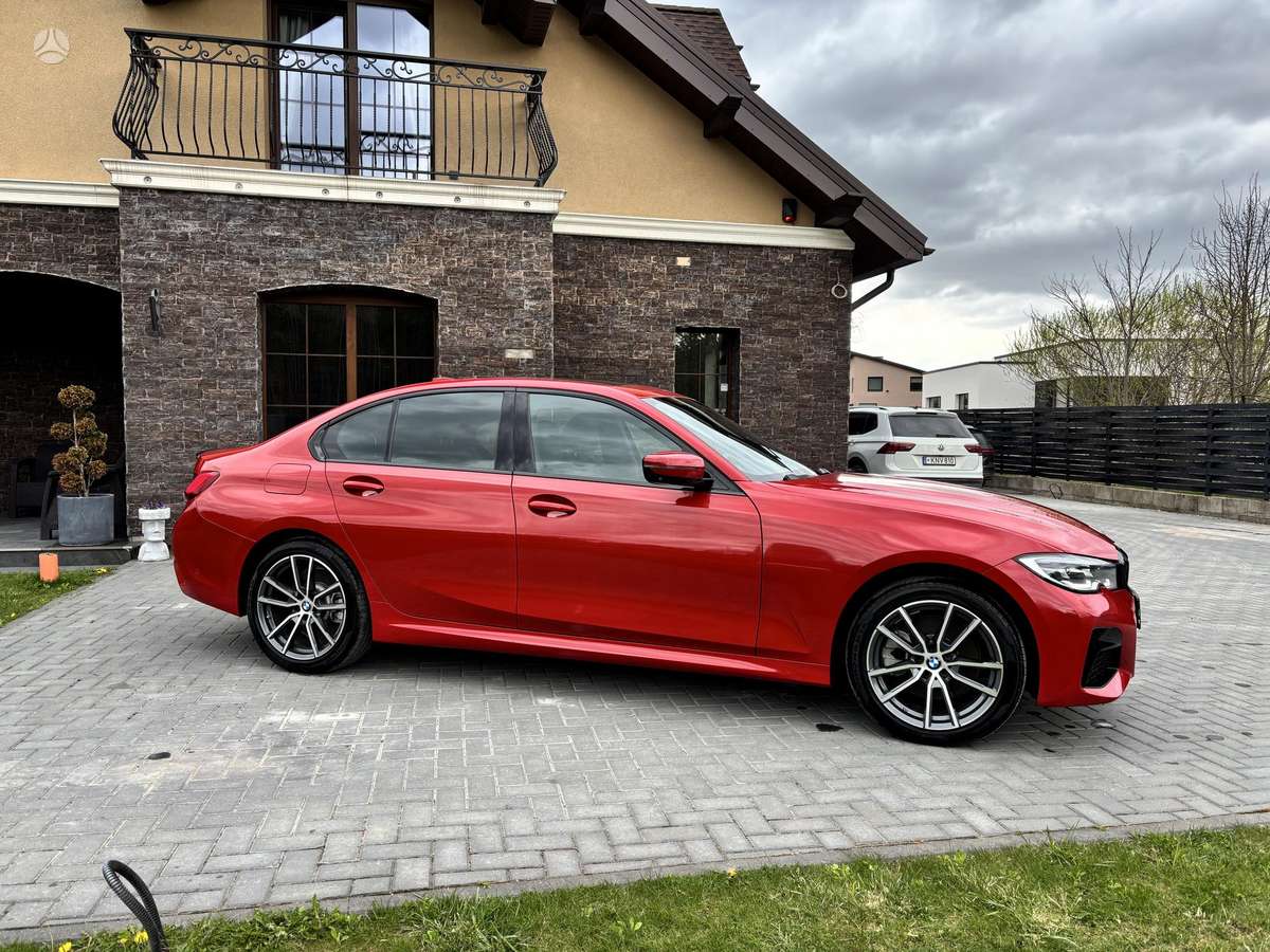 BMW 330, 2.0 l., Седан