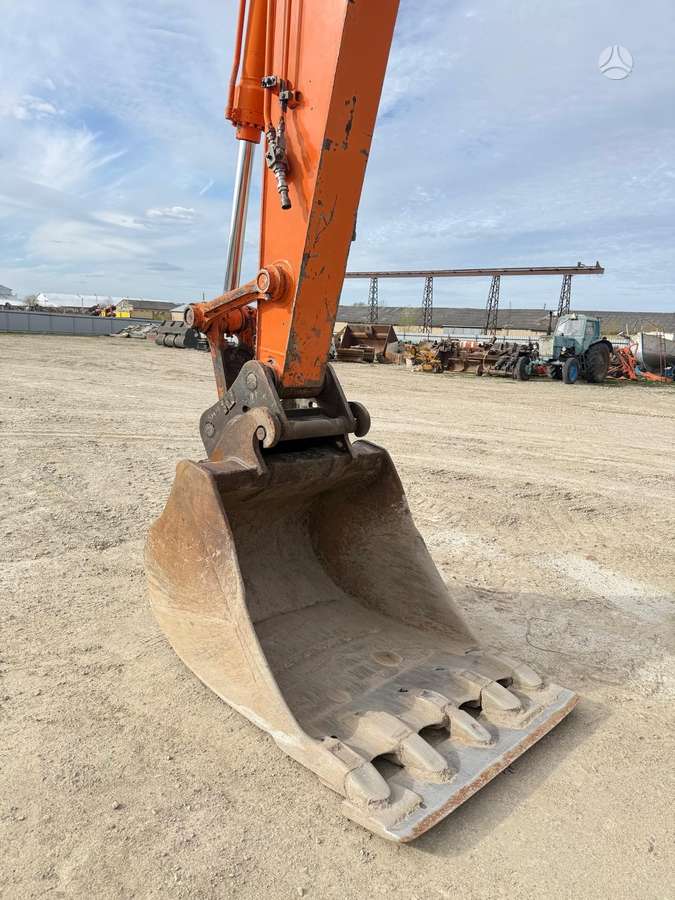 Hitachi ZX 210 LC-3, экскаваторы