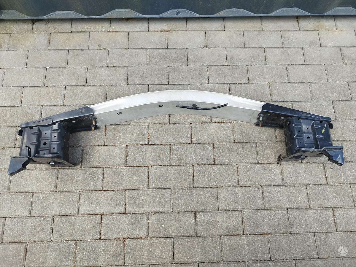 Lexus UX 250h Be defektų