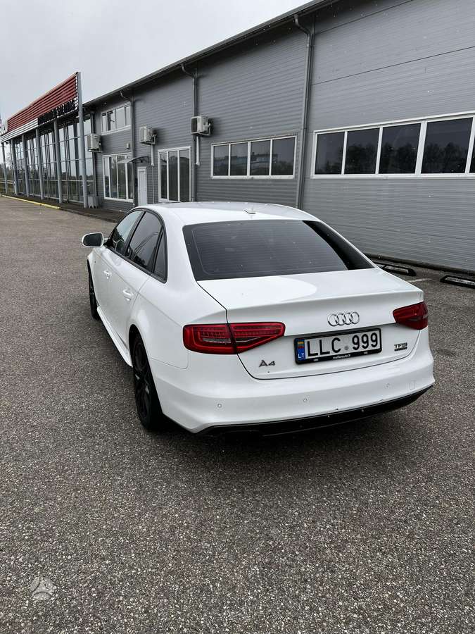 Audi A4, 2.0 l., saloon / sedan