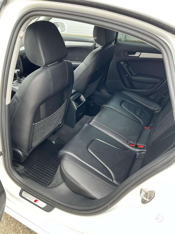Audi A4, 2.0 l., saloon / sedan