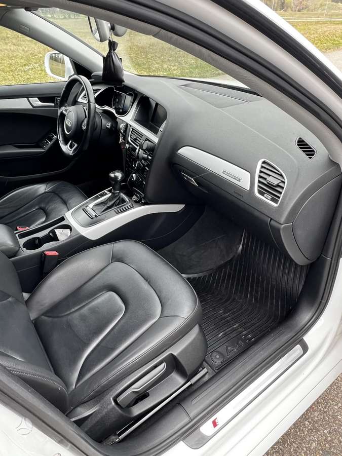 Audi A4, 2.0 l., saloon / sedan