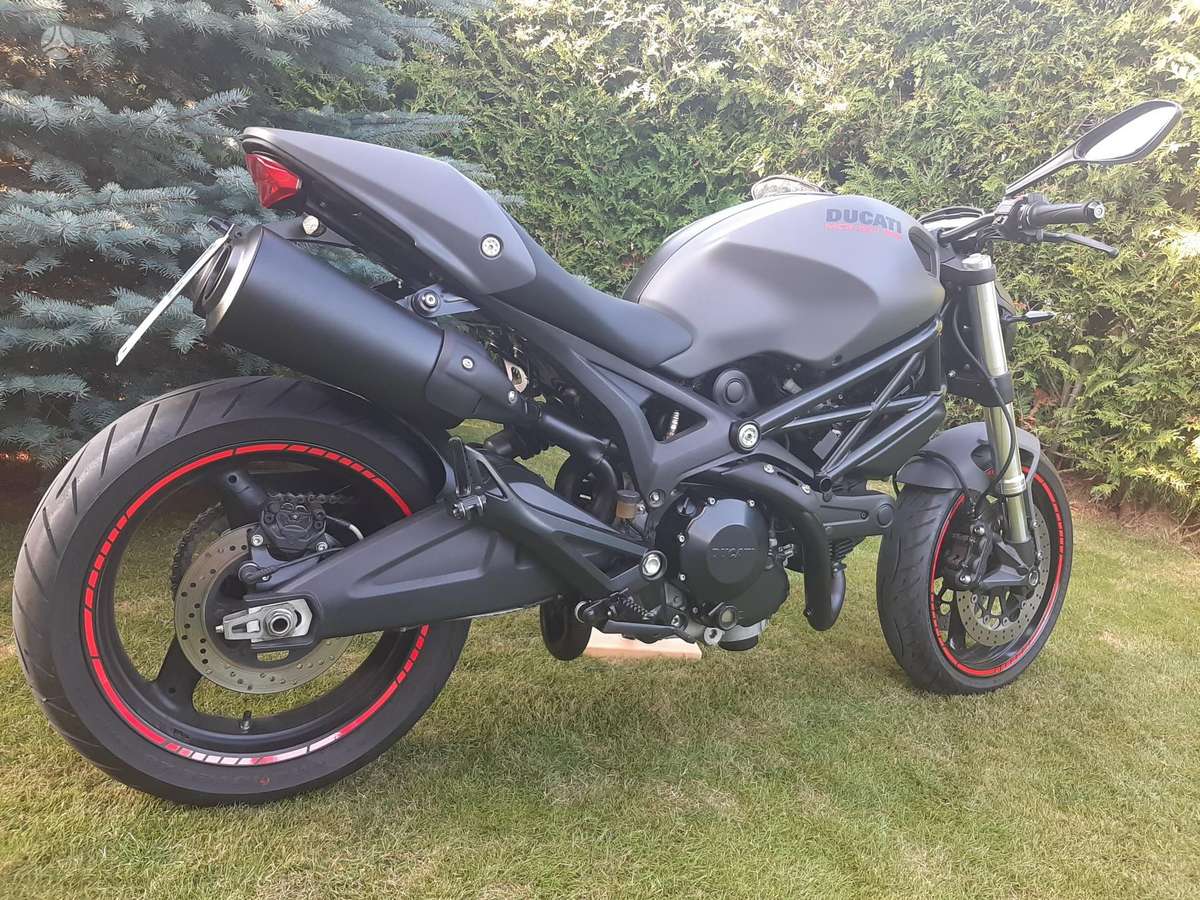Ducati Monster 696cc, street / classic