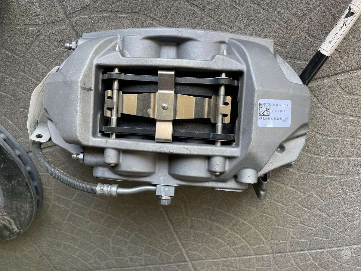 Tesla Model 3 šasijas detaļas