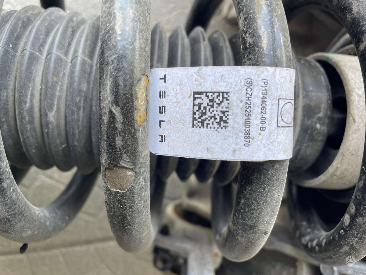 Tesla Model 3 šasijas detaļas