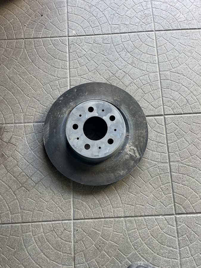 Tesla Model 3 šasijas detaļas