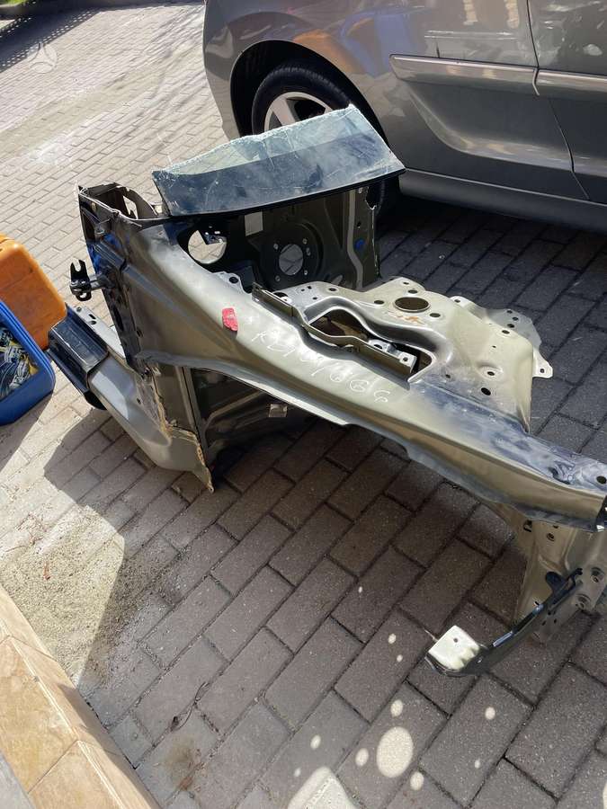 Tesla Model 3 šasijas detaļas
