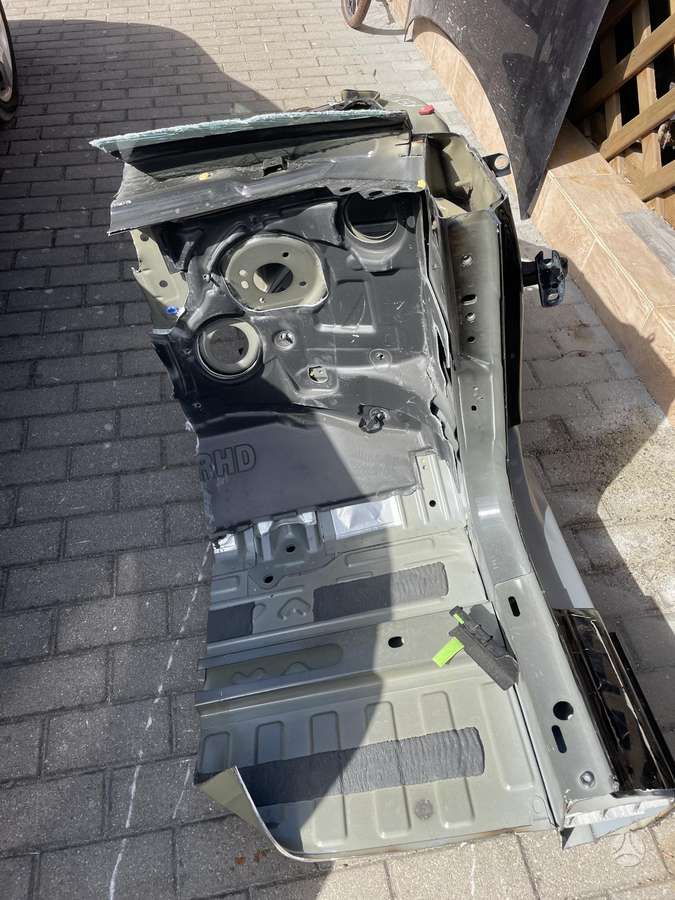 Tesla Model 3 šasijas detaļas