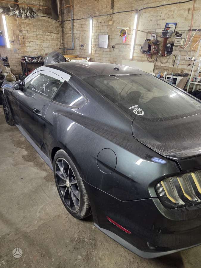 Ford Mustang Dalis siunčiame