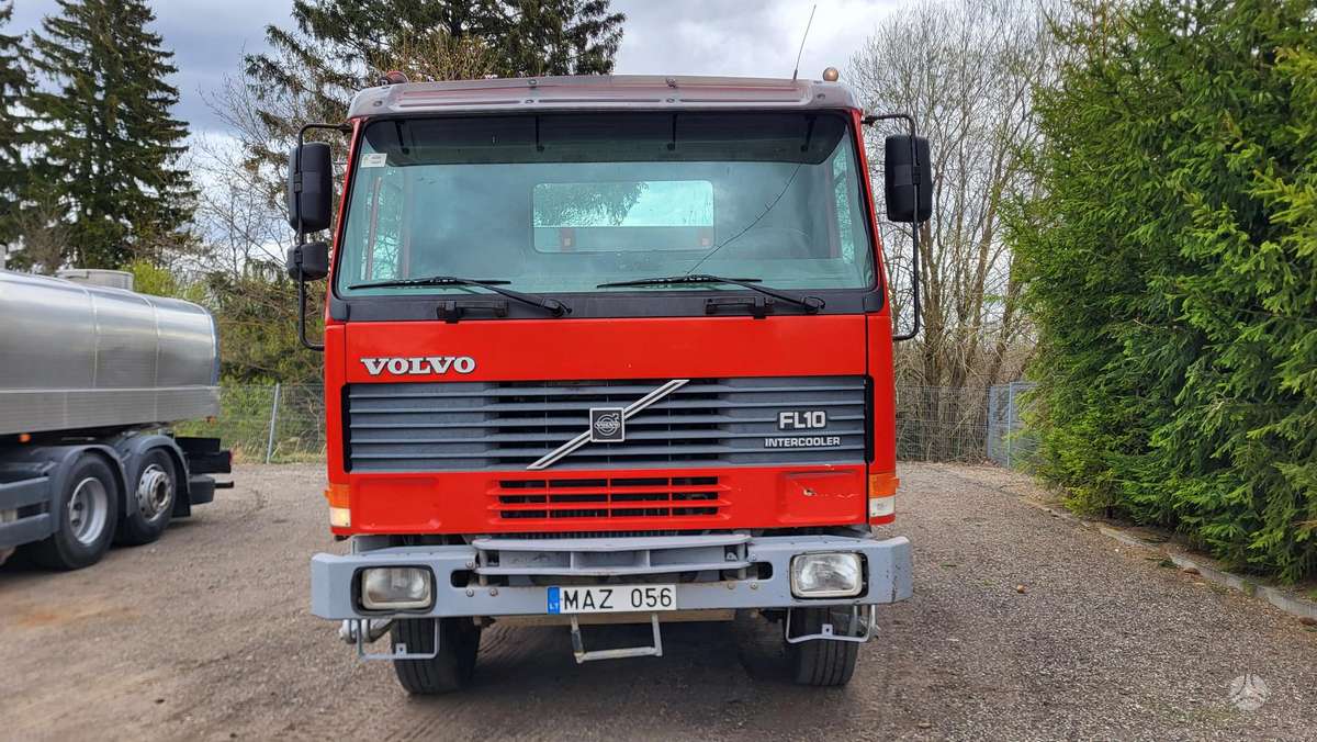 Volvo FL10 6X6, самосвалы