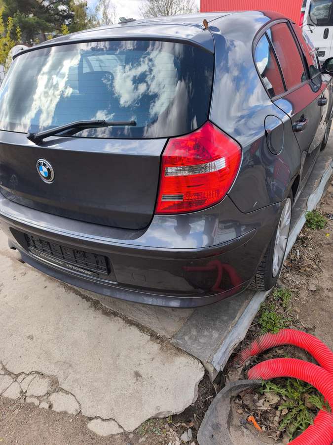 BMW 120 A22 7 spalva