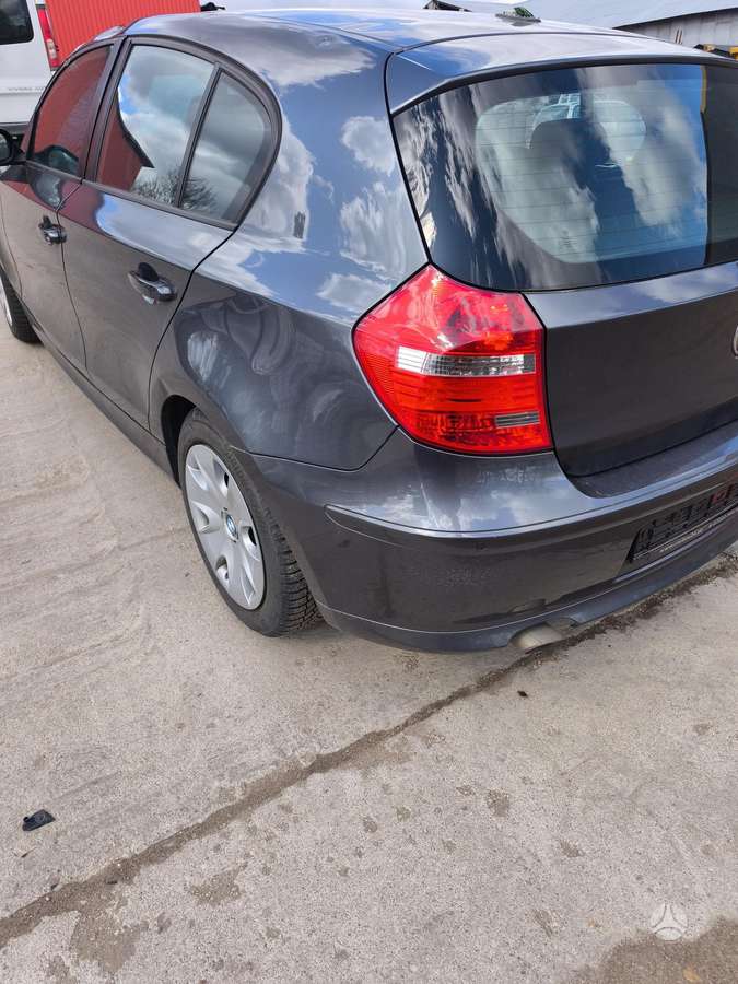 BMW 120 A22 7 spalva