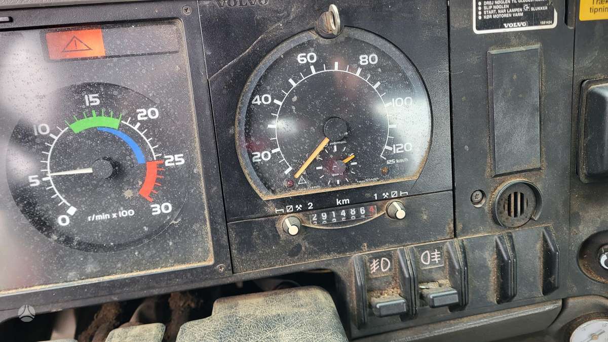 Volvo FL10 6X6, самосвалы