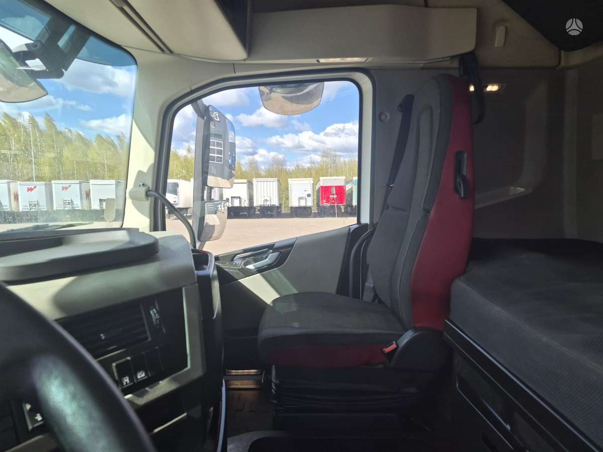 Volvo FH460 XL, double sleeper