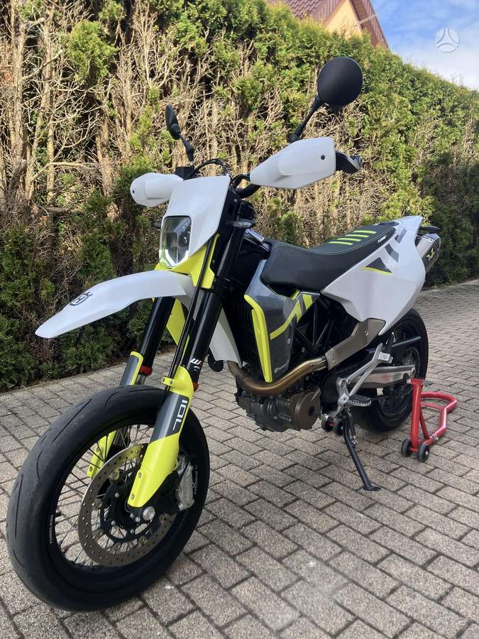 Husqvarna Supermoto 693cc, supermoto