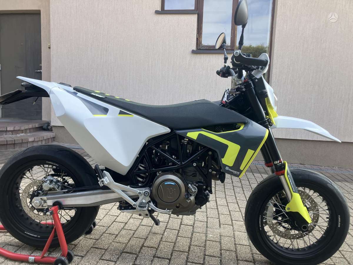 Husqvarna Supermoto 693cc, supermoto
