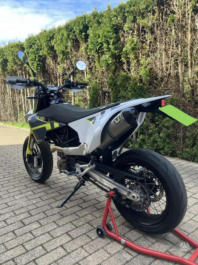 Husqvarna Supermoto 693cc, supermoto