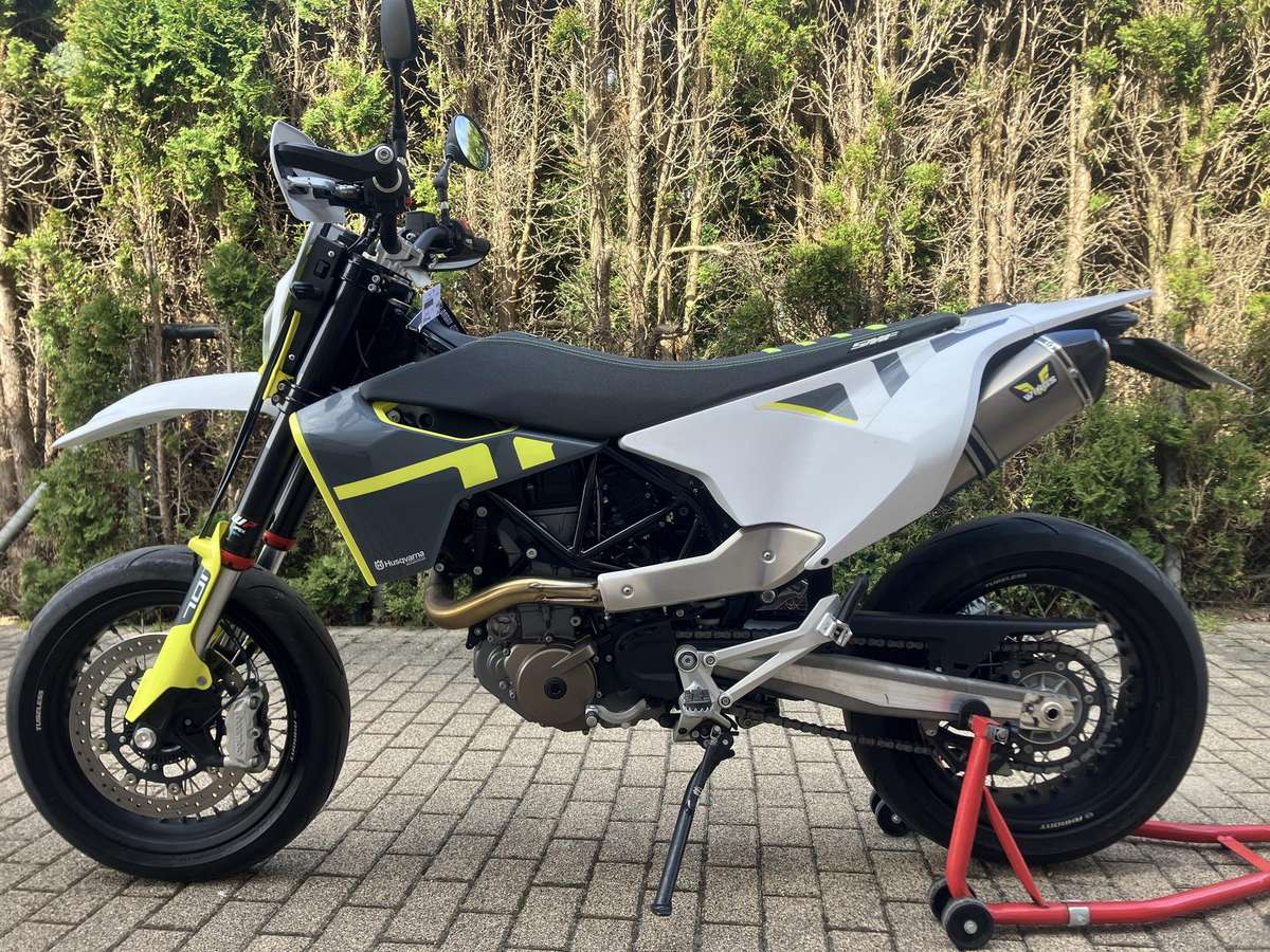 Husqvarna Supermoto 693cc, supermoto