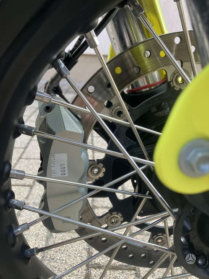 Husqvarna Supermoto 693cc, supermoto