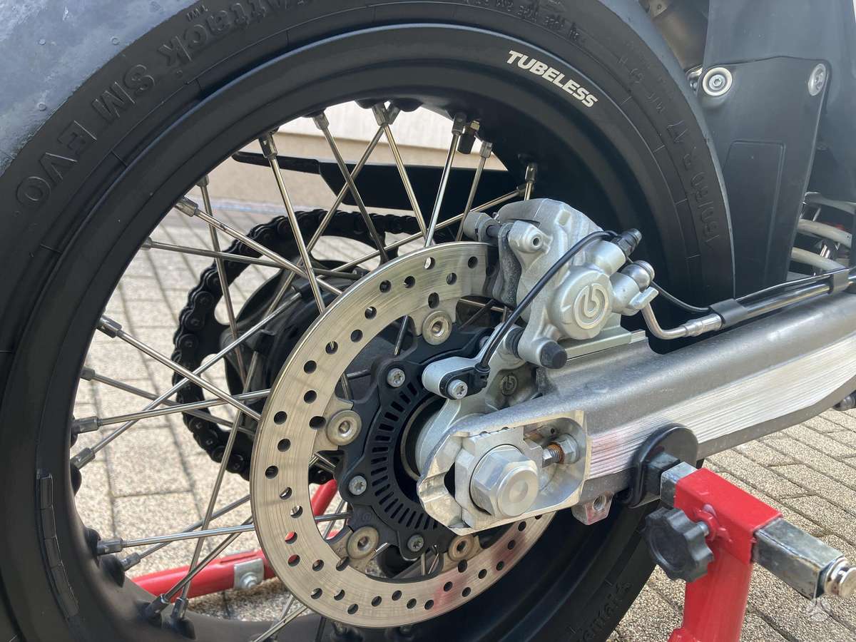 Husqvarna Supermoto 693cc, supermoto