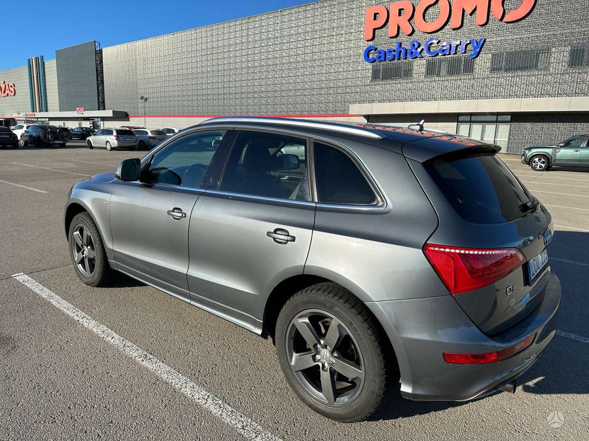 Audi Q5, 3.2 l., off-road / crossover