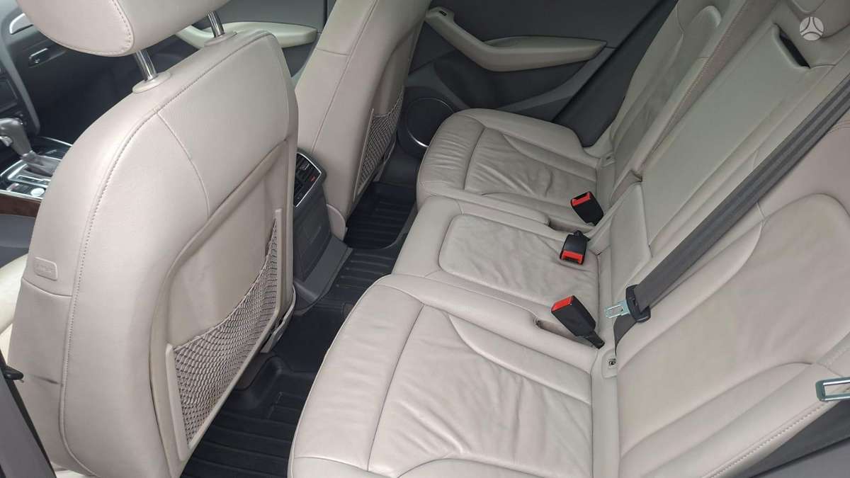 Audi Q5, 3.2 l., off-road / crossover