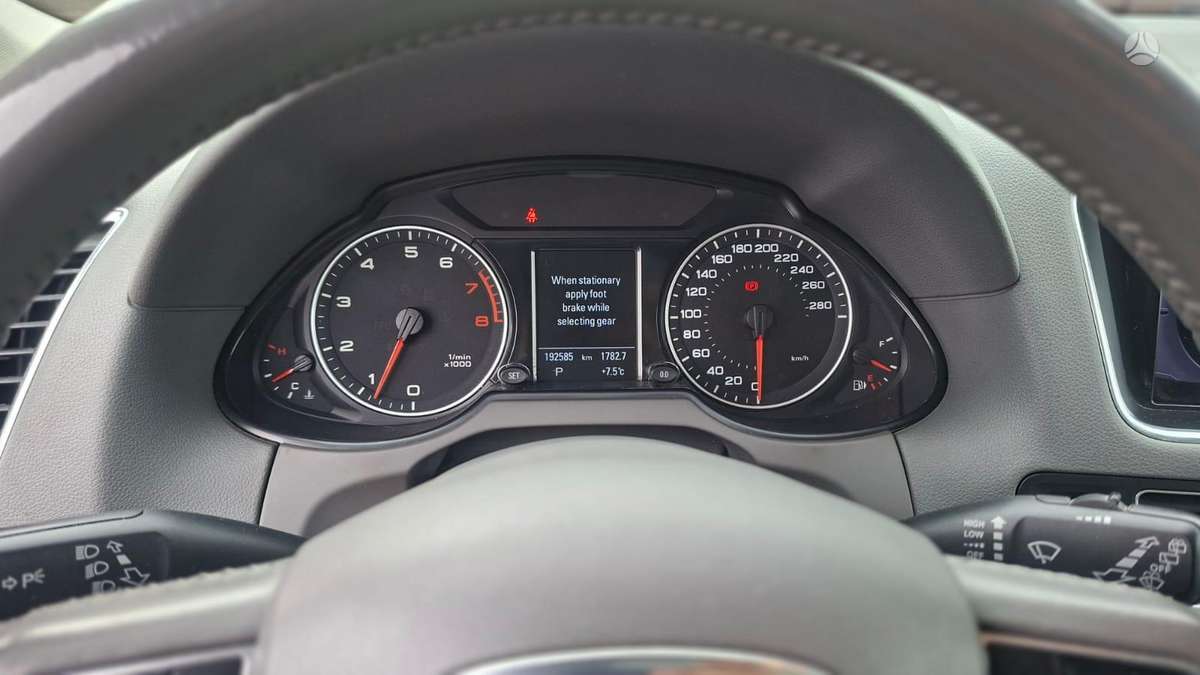 Audi Q5, 3.2 l., off-road / crossover