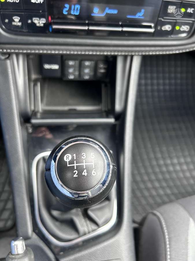 Toyota Auris, 1.6 l., Хэтчбек