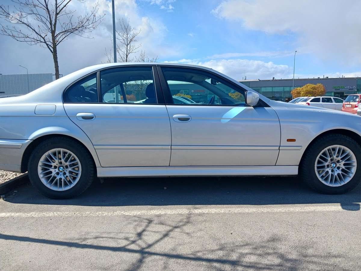 BMW 525, 2.5 l., Седан