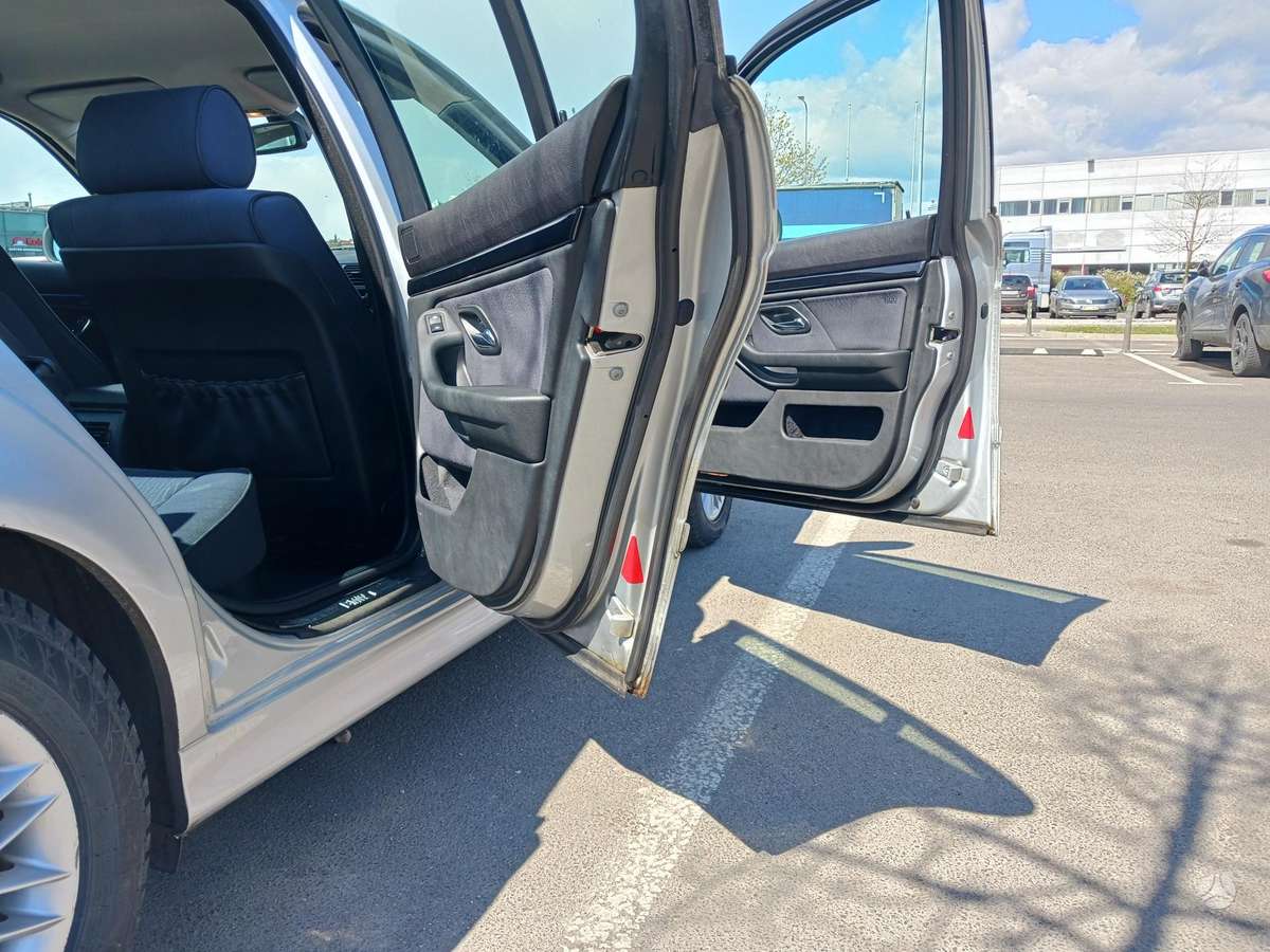 BMW 525, 2.5 l., Седан