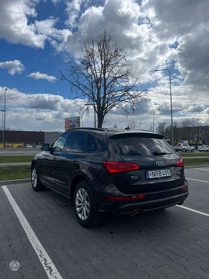 Audi Q5, 3.0 l., off-road / crossover