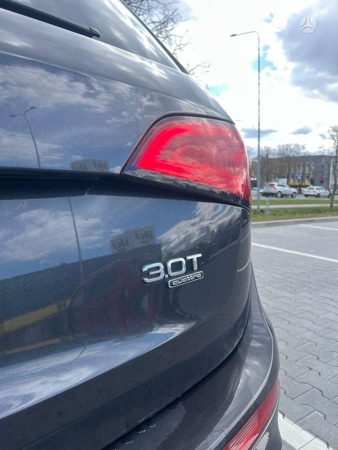 Audi Q5, 3.0 l., off-road / crossover