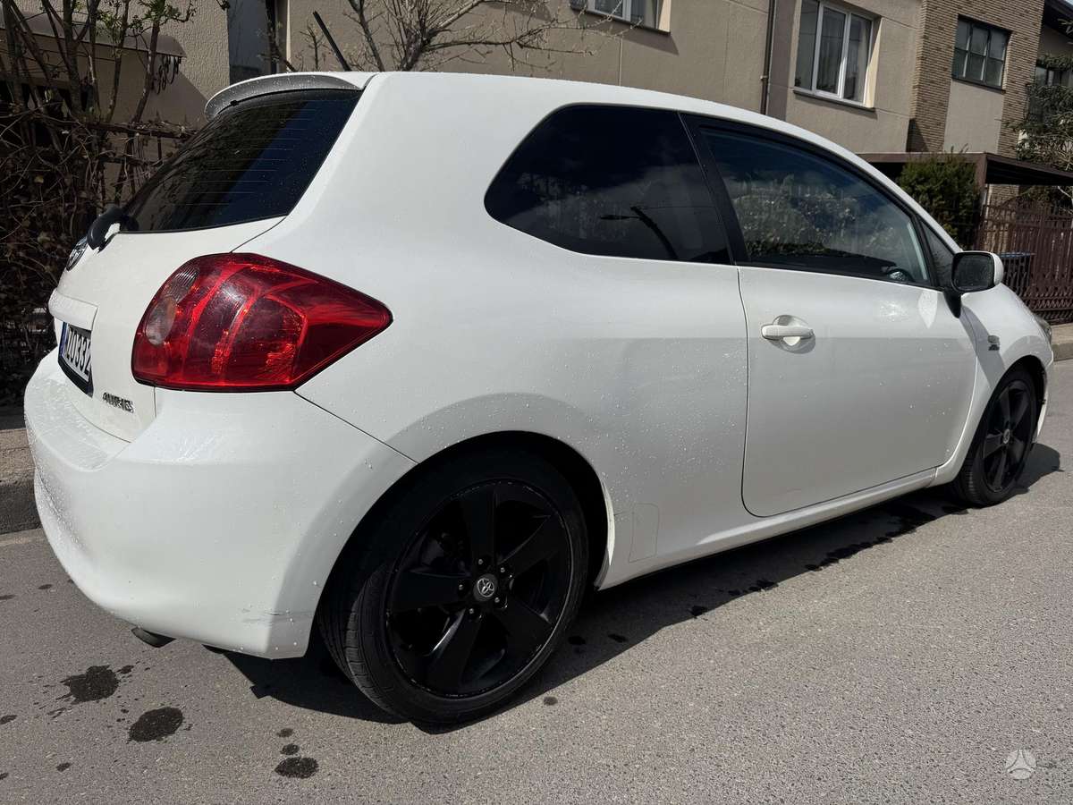 Toyota Auris, 2.2 l., Хэтчбек