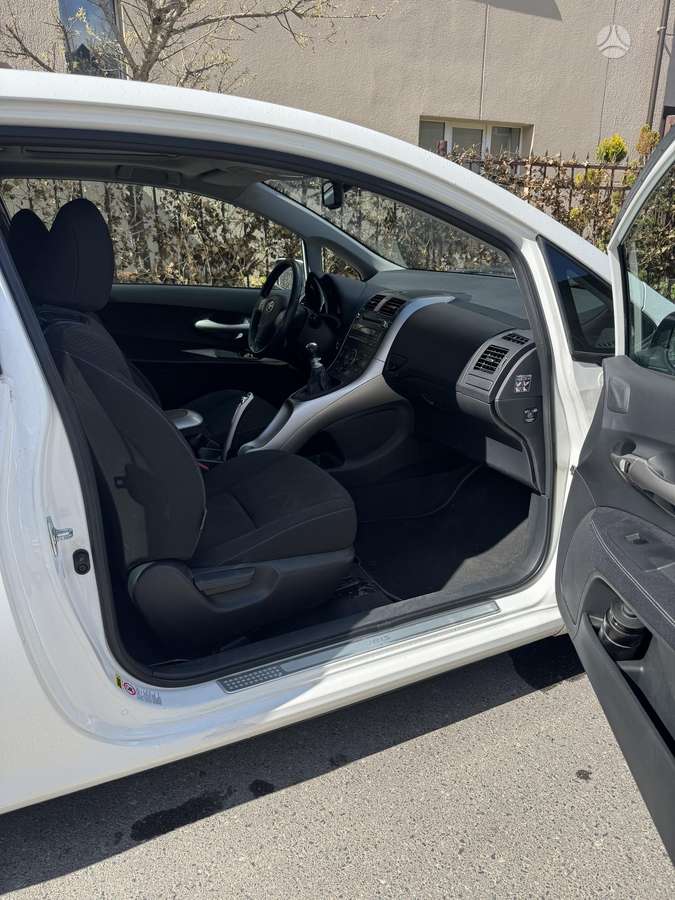 Toyota Auris, 2.2 l., Хэтчбек