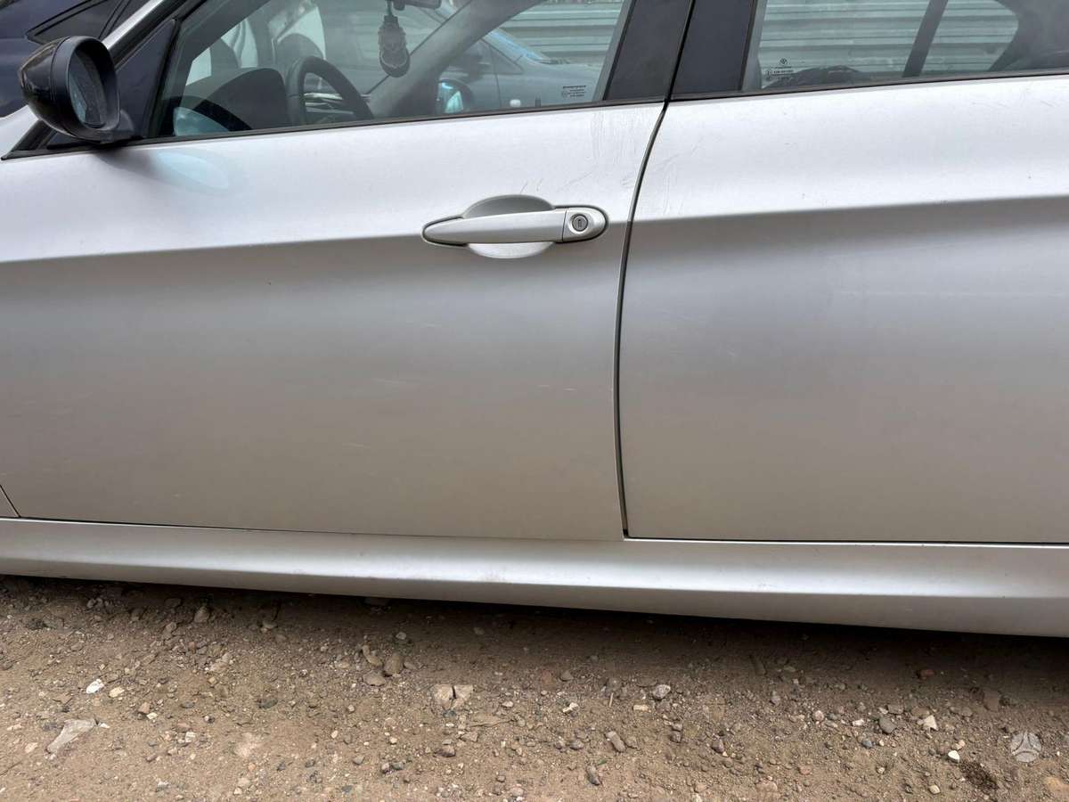 BMW 318 dalimis