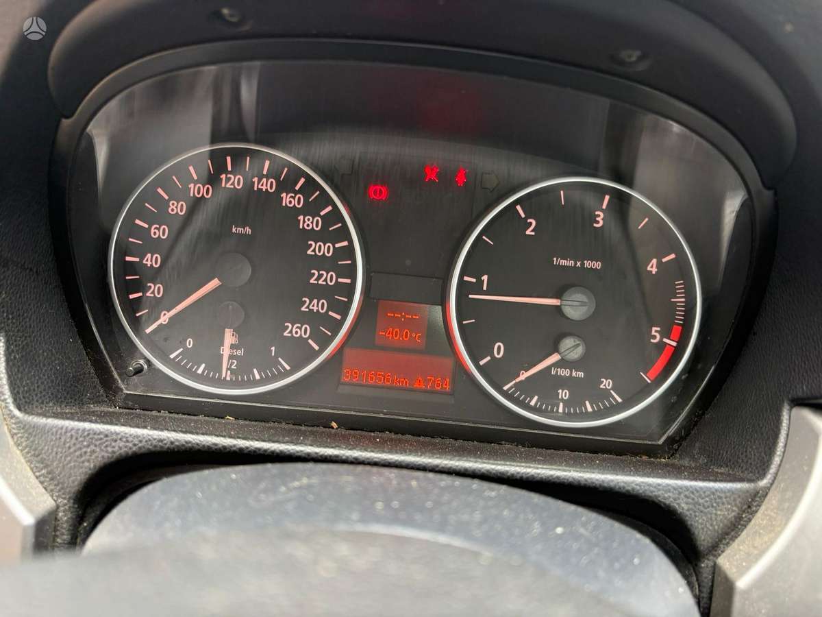 BMW 318 dalimis
