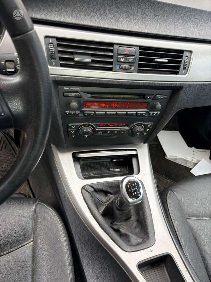 BMW 318 dalimis
