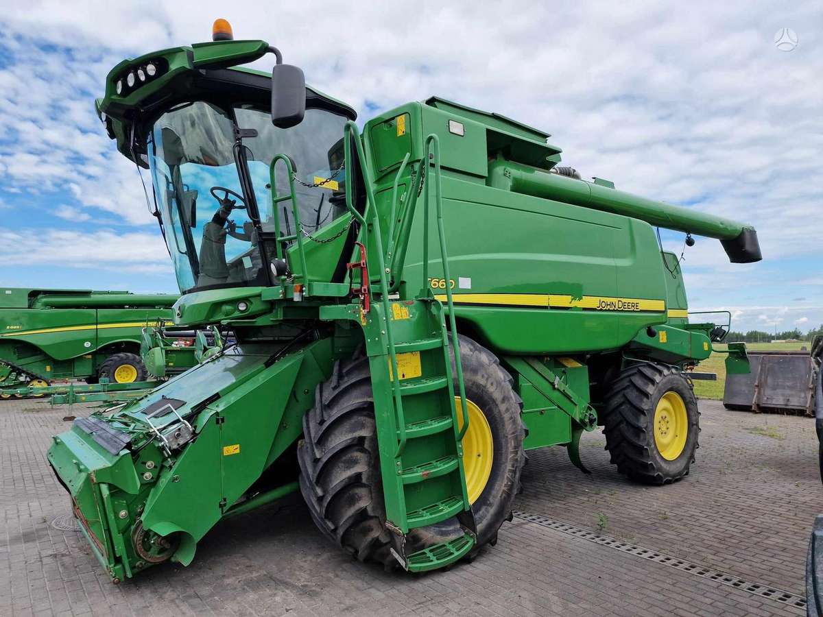 John Deere T660, kombainai
