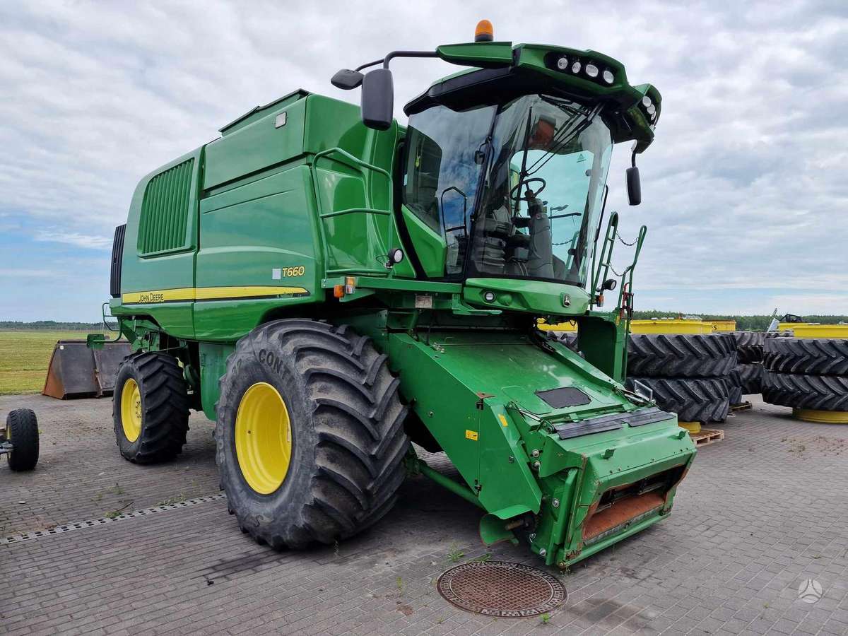 John Deere T660, combine harvesters