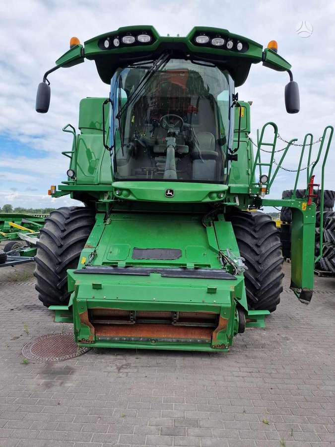 John Deere T660, kombainai
