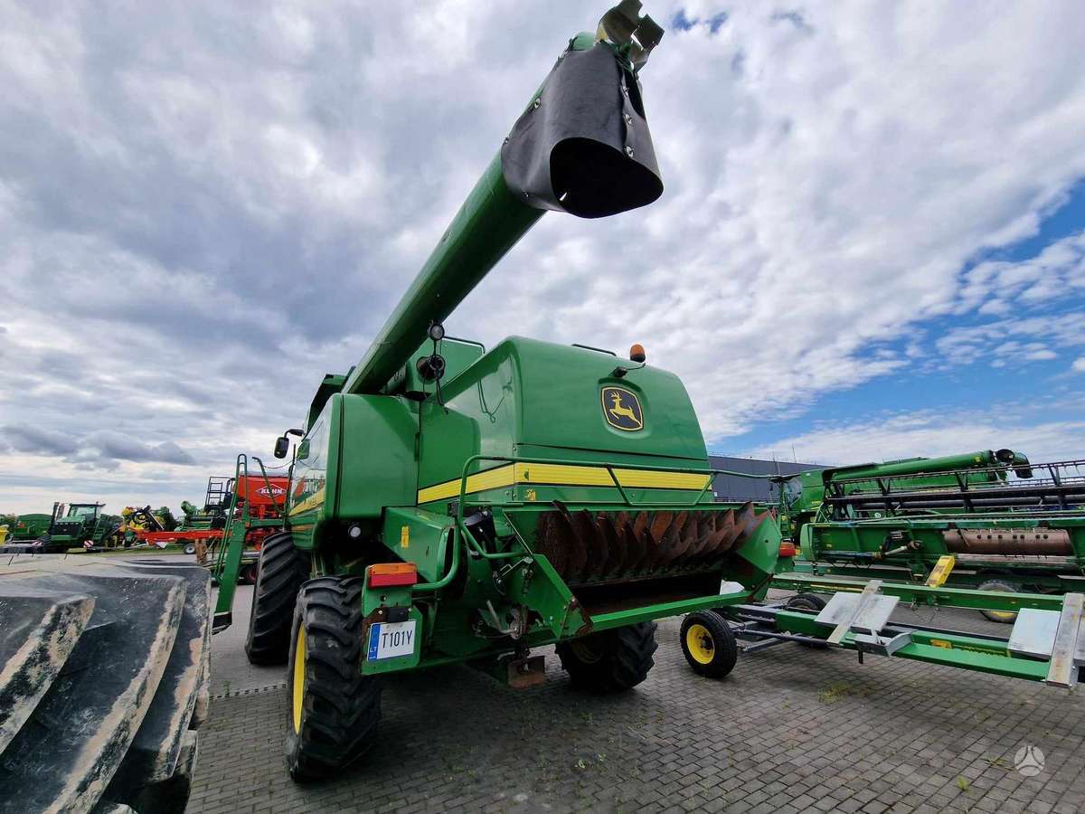 John Deere T660, kombainai