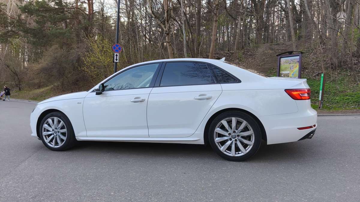 Audi A4, 2.0 l., saloon / sedan