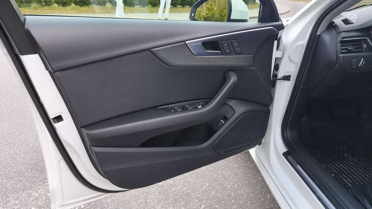 Audi A4, 2.0 l., saloon / sedan