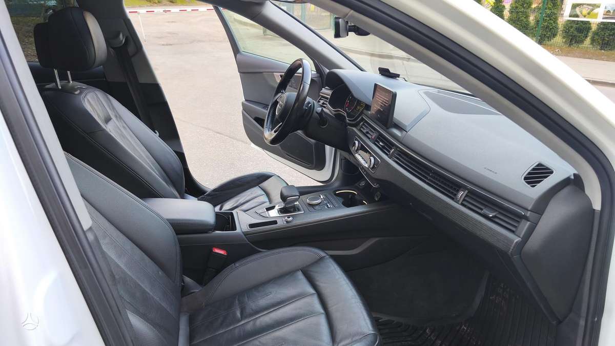 Audi A4, 2.0 l., saloon / sedan