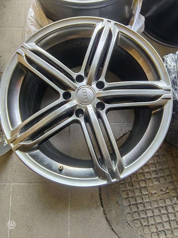 Audi Q7, lengvojo lydinio, R21