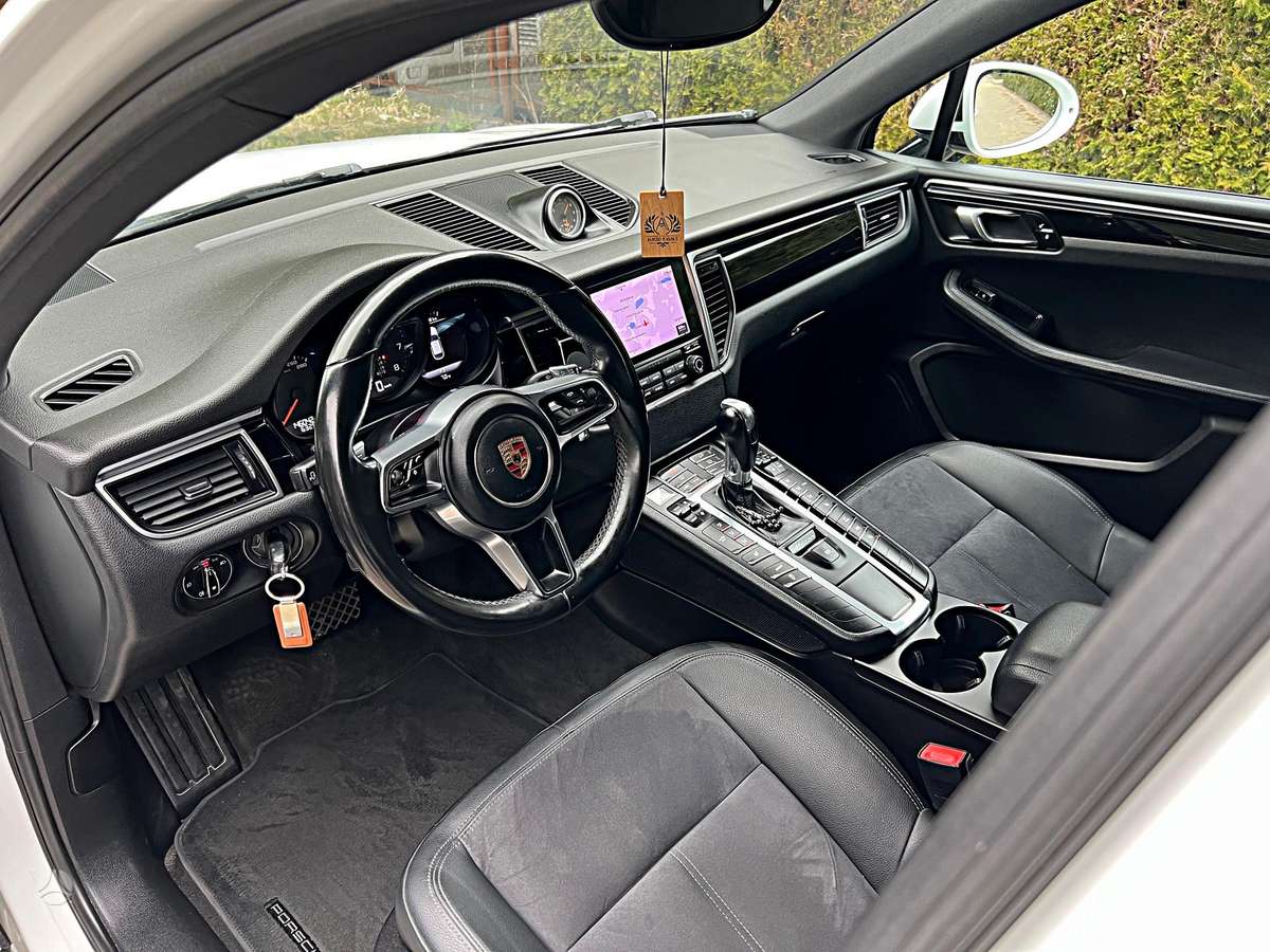 Porsche Macan, 2.0 l., off-road / crossover